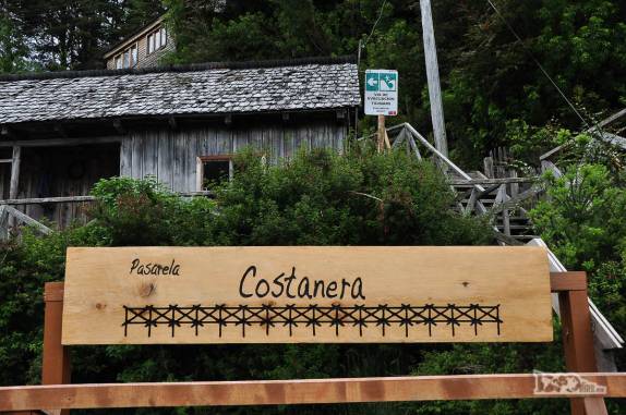Cada passarela tem seu nome em Caleta Tortel, no sul do Chile